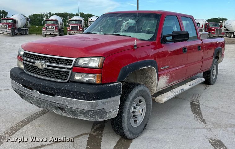 image for item DO4961 2005 Chevrolet Silverado 2500HD  Crew Cab pickup truck