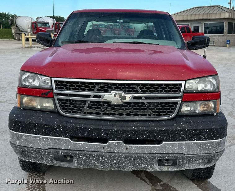 image for item DO4961 2005 Chevrolet Silverado 2500HD  Crew Cab pickup truck