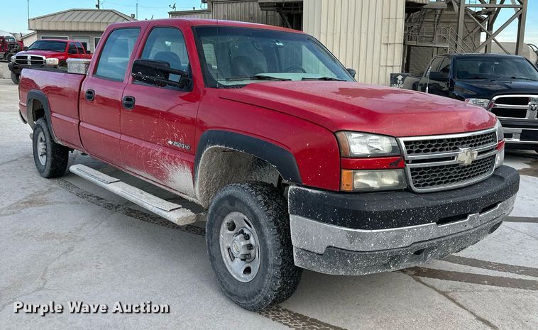 image for item DO4961 2005 Chevrolet Silverado 2500HD  Crew Cab pickup truck