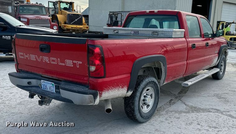 image for item DO4961 2005 Chevrolet Silverado 2500HD  Crew Cab pickup truck
