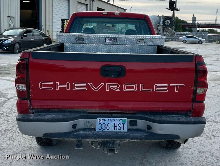 image for item DO4961 2005 Chevrolet Silverado 2500HD  Crew Cab pickup truck