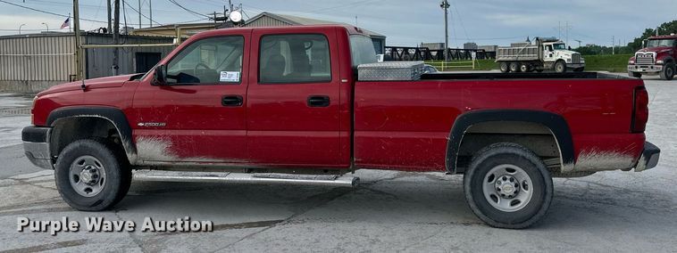 image for item DO4961 2005 Chevrolet Silverado 2500HD  Crew Cab pickup truck