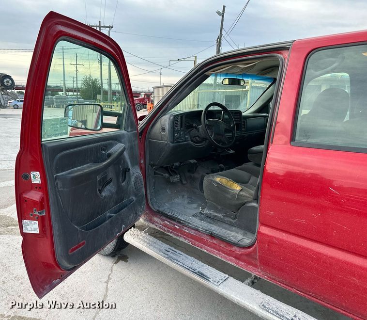 image for item DO4961 2005 Chevrolet Silverado 2500HD  Crew Cab pickup truck