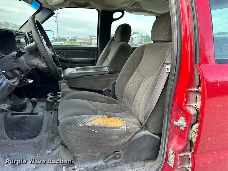 image for item DO4961 2005 Chevrolet Silverado 2500HD  Crew Cab pickup truck