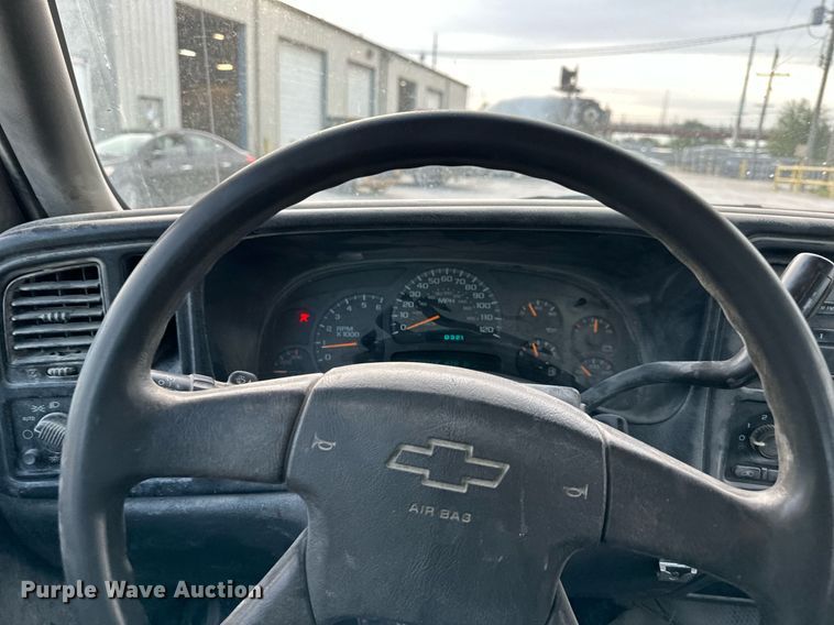 image for item DO4961 2005 Chevrolet Silverado 2500HD  Crew Cab pickup truck