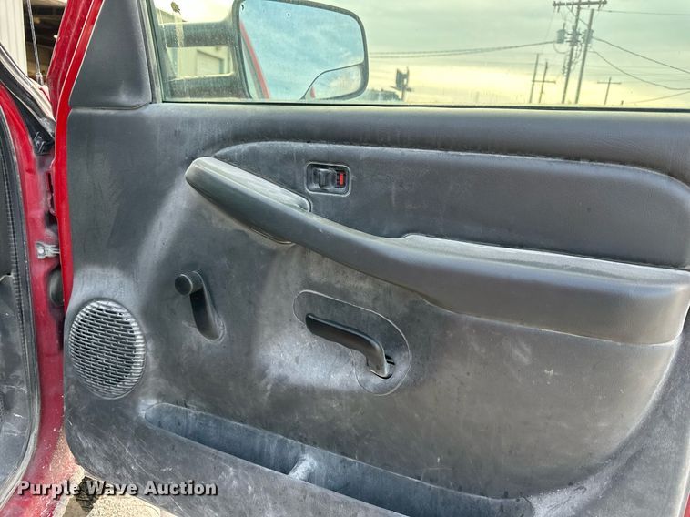 image for item DO4961 2005 Chevrolet Silverado 2500HD  Crew Cab pickup truck