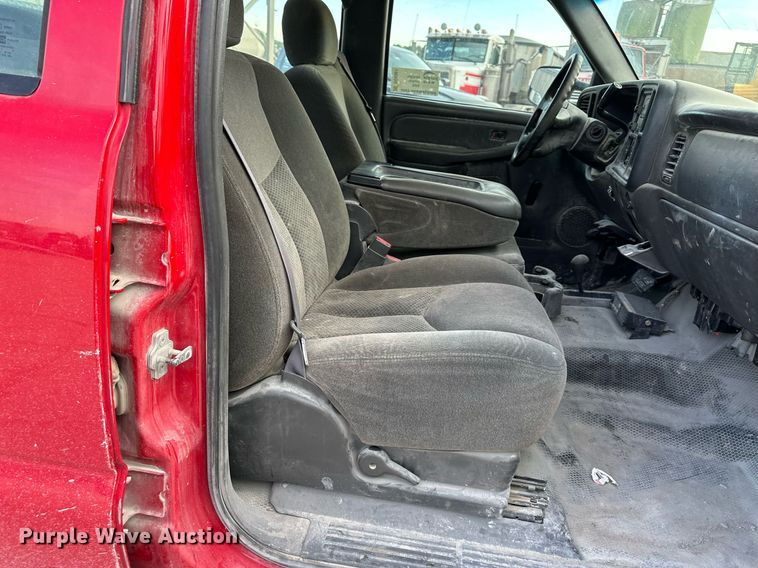 image for item DO4961 2005 Chevrolet Silverado 2500HD  Crew Cab pickup truck