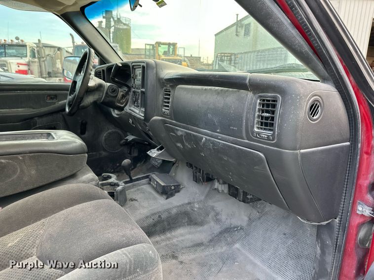 image for item DO4961 2005 Chevrolet Silverado 2500HD  Crew Cab pickup truck