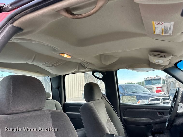 image for item DO4961 2005 Chevrolet Silverado 2500HD  Crew Cab pickup truck