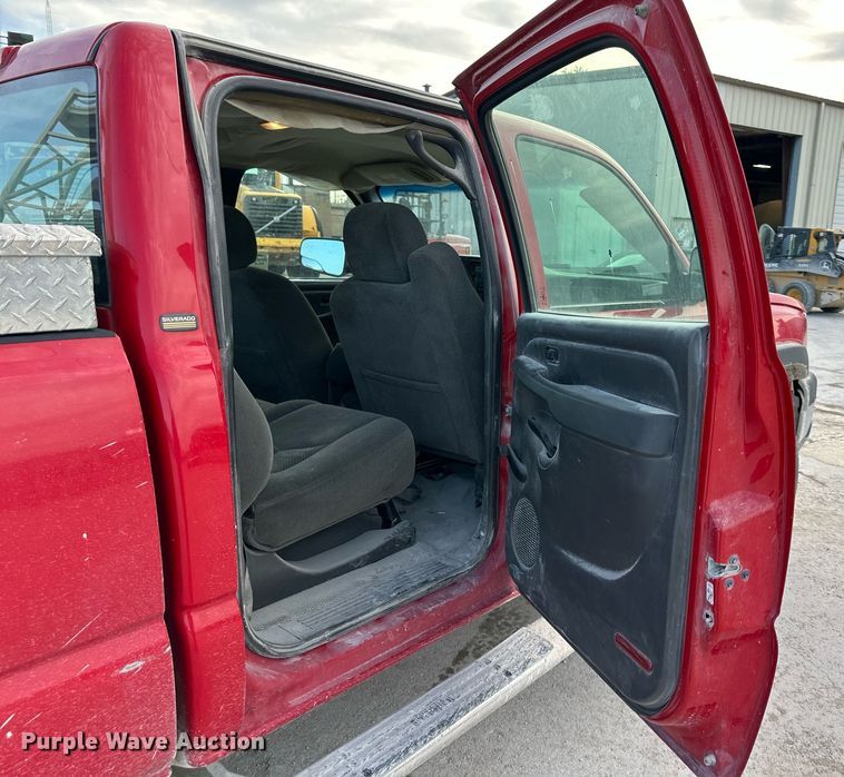 image for item DO4961 2005 Chevrolet Silverado 2500HD  Crew Cab pickup truck