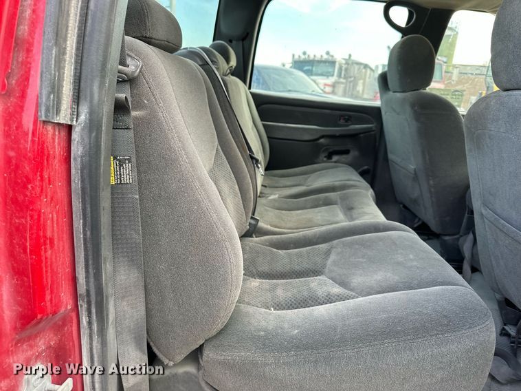 image for item DO4961 2005 Chevrolet Silverado 2500HD  Crew Cab pickup truck