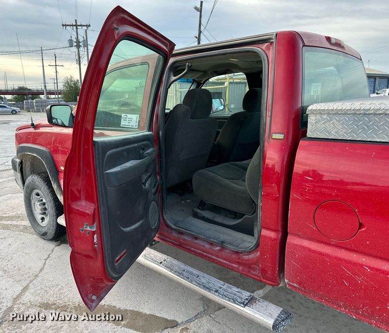 image for item DO4961 2005 Chevrolet Silverado 2500HD  Crew Cab pickup truck