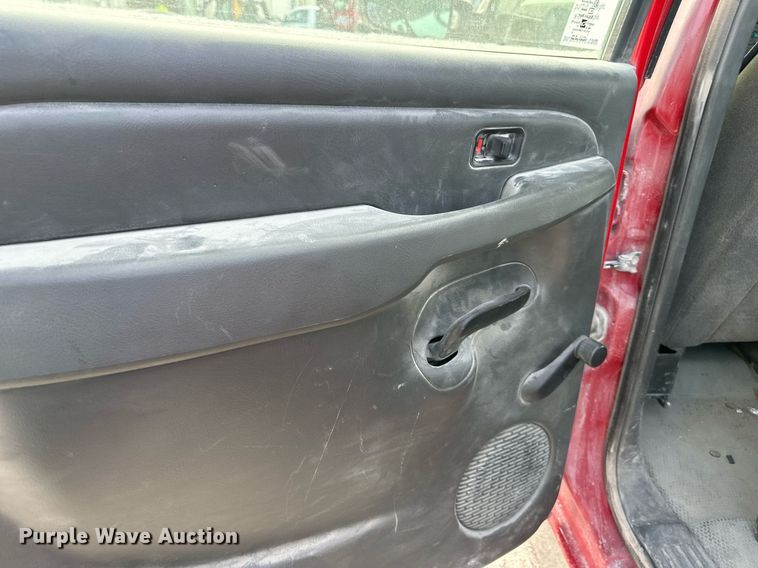 image for item DO4961 2005 Chevrolet Silverado 2500HD  Crew Cab pickup truck