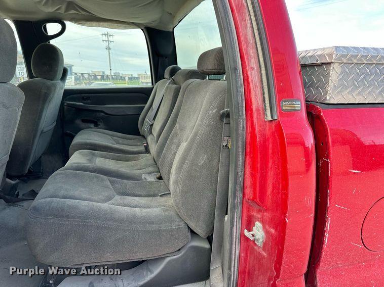 image for item DO4961 2005 Chevrolet Silverado 2500HD  Crew Cab pickup truck