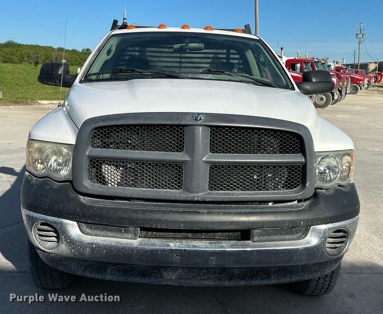 image for item DO4962 2003 Dodge Ram 3500  flatbed pickup truck