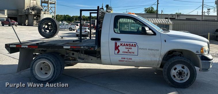 image for item DO4962 2003 Dodge Ram 3500  flatbed pickup truck
