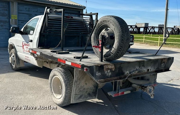 image for item DO4962 2003 Dodge Ram 3500  flatbed pickup truck