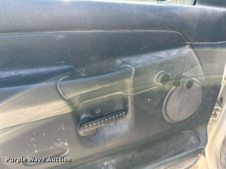 image for item DO4962 2003 Dodge Ram 3500  flatbed pickup truck