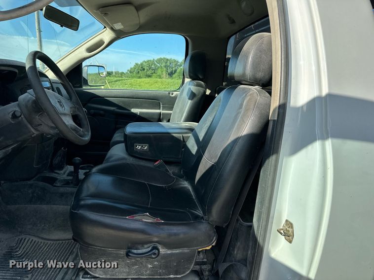 image for item DO4962 2003 Dodge Ram 3500  flatbed pickup truck