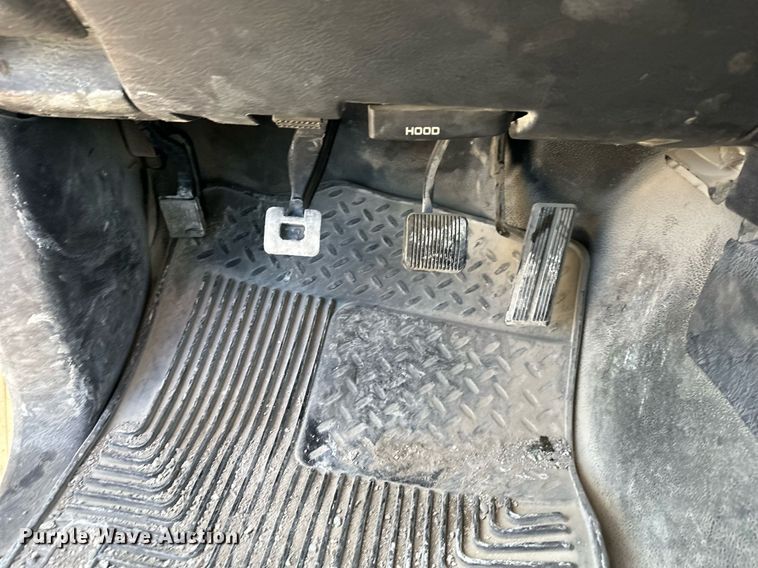 image for item DO4962 2003 Dodge Ram 3500  flatbed pickup truck