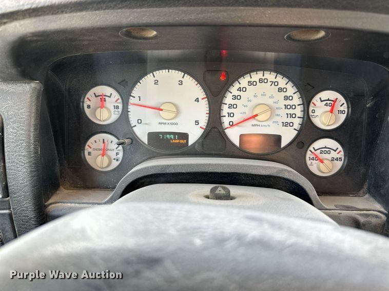 image for item DO4962 2003 Dodge Ram 3500  flatbed pickup truck