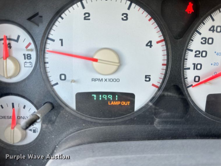 image for item DO4962 2003 Dodge Ram 3500  flatbed pickup truck