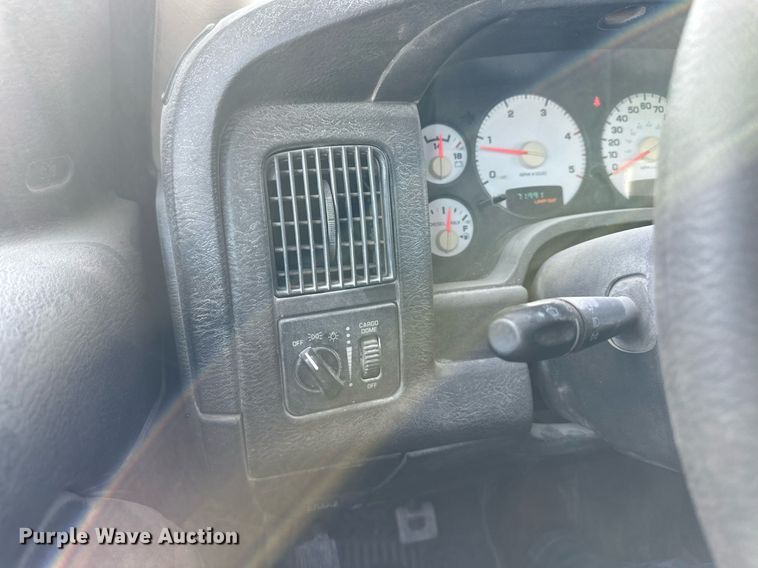 image for item DO4962 2003 Dodge Ram 3500  flatbed pickup truck