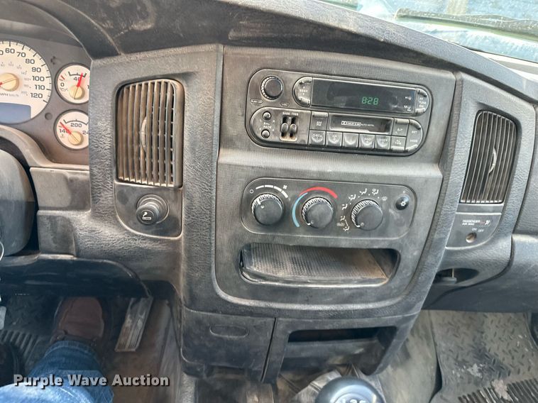 image for item DO4962 2003 Dodge Ram 3500  flatbed pickup truck