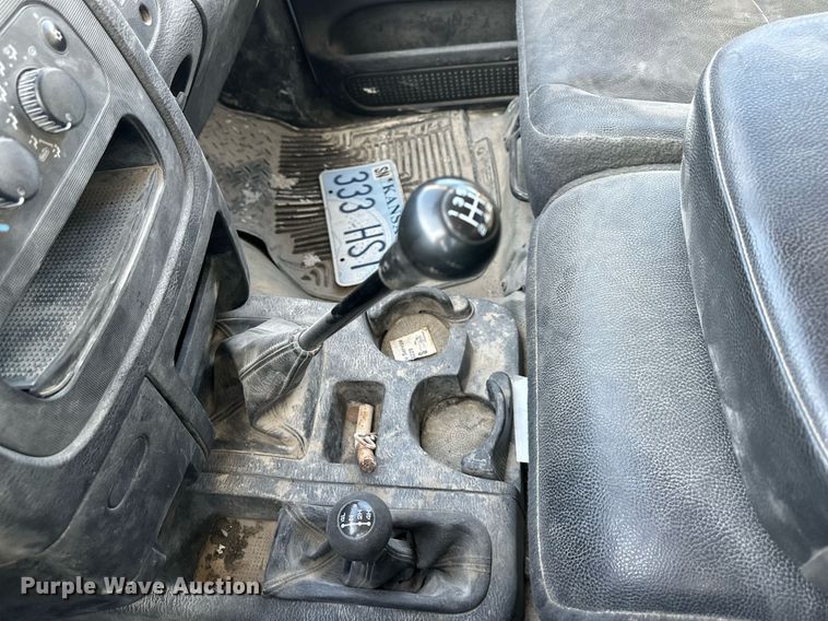 image for item DO4962 2003 Dodge Ram 3500  flatbed pickup truck