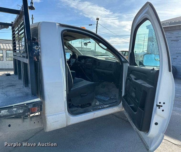 image for item DO4962 2003 Dodge Ram 3500  flatbed pickup truck