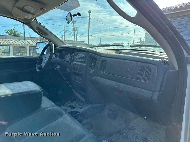 image for item DO4962 2003 Dodge Ram 3500  flatbed pickup truck