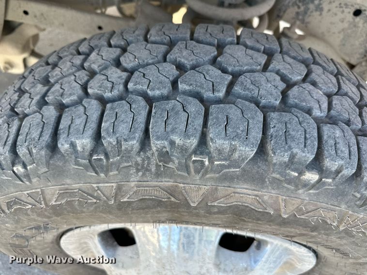 image for item DO4962 2003 Dodge Ram 3500  flatbed pickup truck