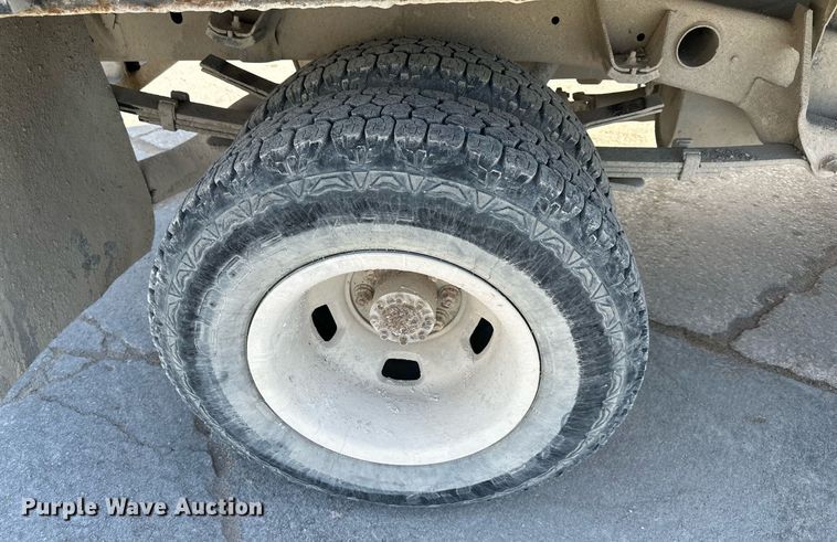 image for item DO4962 2003 Dodge Ram 3500  flatbed pickup truck