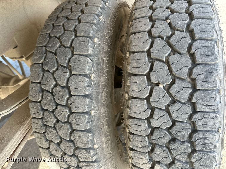 image for item DO4962 2003 Dodge Ram 3500  flatbed pickup truck