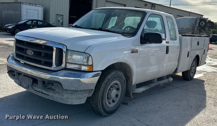 image for item DO4963 2004 Ford F250 Super Duty  SuperCab utility bed pickup truck