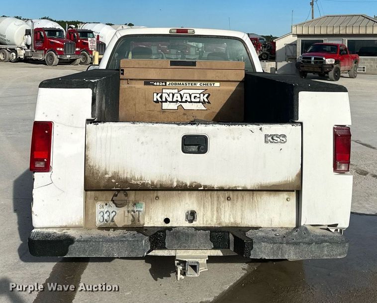 image for item DO4963 2004 Ford F250 Super Duty  SuperCab utility bed pickup truck