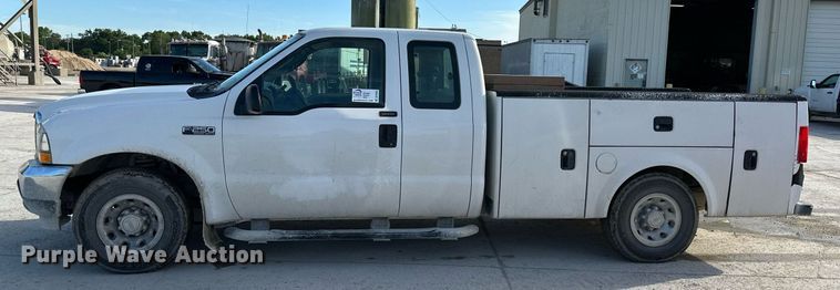 image for item DO4963 2004 Ford F250 Super Duty  SuperCab utility bed pickup truck