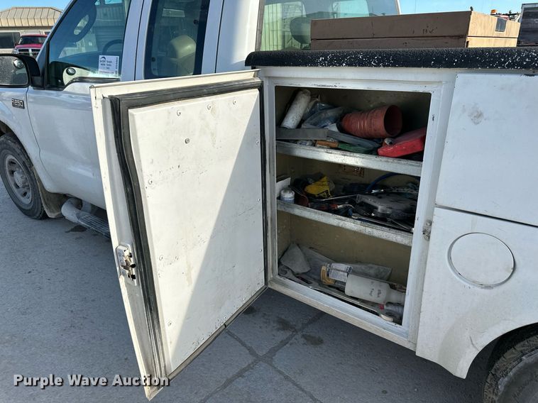image for item DO4963 2004 Ford F250 Super Duty  SuperCab utility bed pickup truck