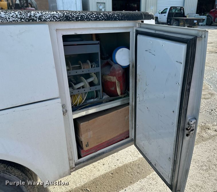 image for item DO4963 2004 Ford F250 Super Duty  SuperCab utility bed pickup truck