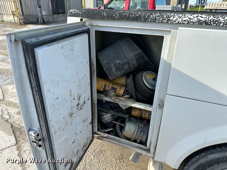 image for item DO4963 2004 Ford F250 Super Duty  SuperCab utility bed pickup truck