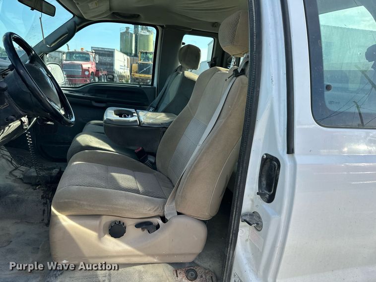 image for item DO4963 2004 Ford F250 Super Duty  SuperCab utility bed pickup truck