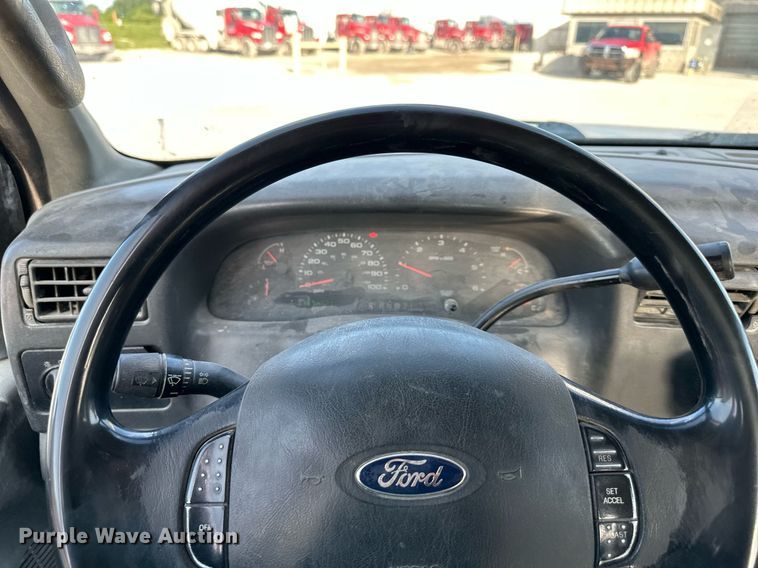 image for item DO4963 2004 Ford F250 Super Duty  SuperCab utility bed pickup truck