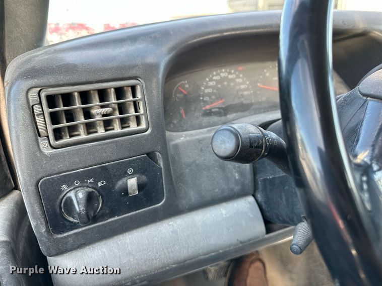 image for item DO4963 2004 Ford F250 Super Duty  SuperCab utility bed pickup truck