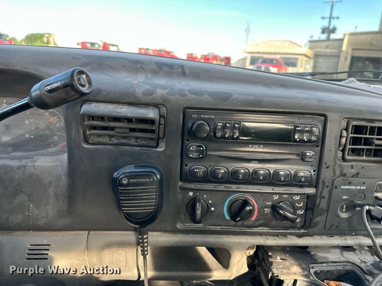 image for item DO4963 2004 Ford F250 Super Duty  SuperCab utility bed pickup truck