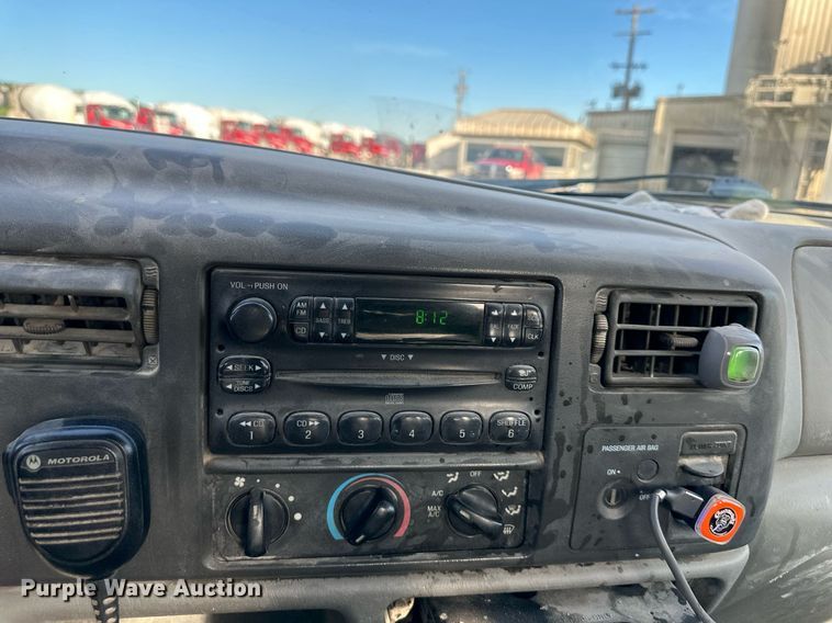 image for item DO4963 2004 Ford F250 Super Duty  SuperCab utility bed pickup truck