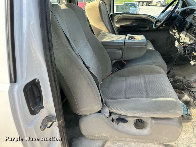 image for item DO4963 2004 Ford F250 Super Duty  SuperCab utility bed pickup truck