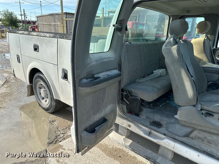 image for item DO4963 2004 Ford F250 Super Duty  SuperCab utility bed pickup truck