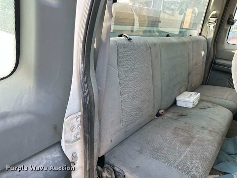 image for item DO4963 2004 Ford F250 Super Duty  SuperCab utility bed pickup truck