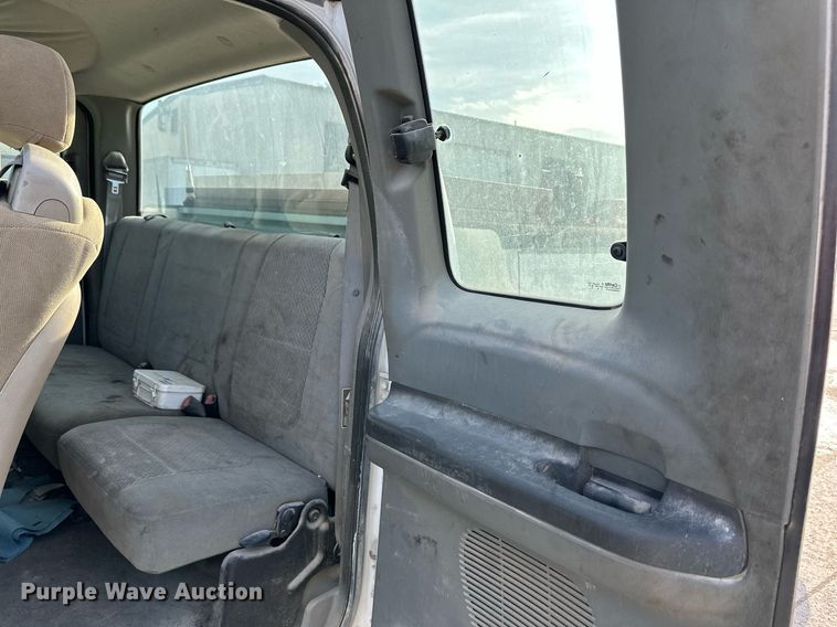 image for item DO4963 2004 Ford F250 Super Duty  SuperCab utility bed pickup truck