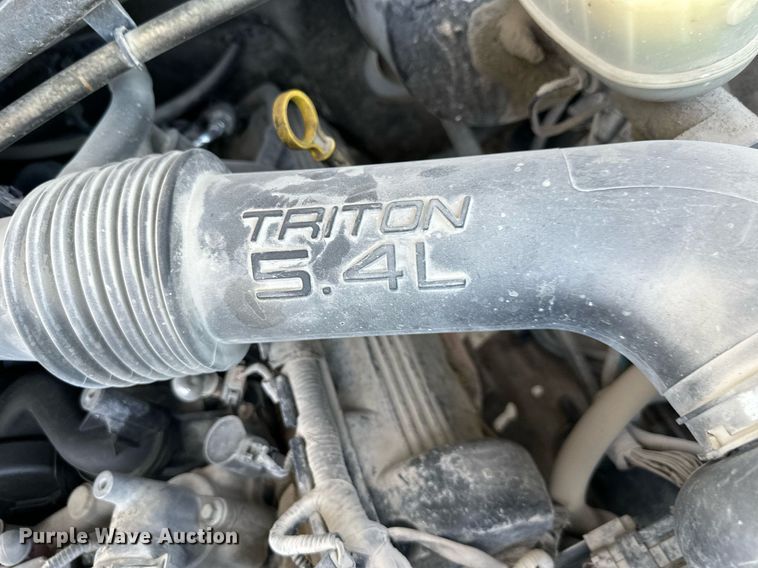 image for item DO4963 2004 Ford F250 Super Duty  SuperCab utility bed pickup truck